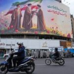 La propaganda iraniana: poster contro gli Stati Uniti e la sfida del regime di Teheran