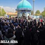 La protesta degli studenti a Teheran contro l'aumento dei prezzi dei pasti universitari