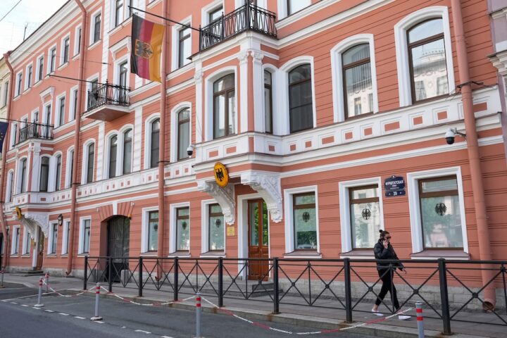 La Russia annuncia la chiusura del consolato tedesco a San Pietroburgo in risposta alla Germania