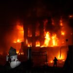 La Russia riprende i bombardamenti su Kyiv dopo tre giorni di tregua, due morti e sette feriti