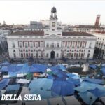 La Spagna sospende gli sfratti fino al 2030 dopo le proteste per l'emergenza casa