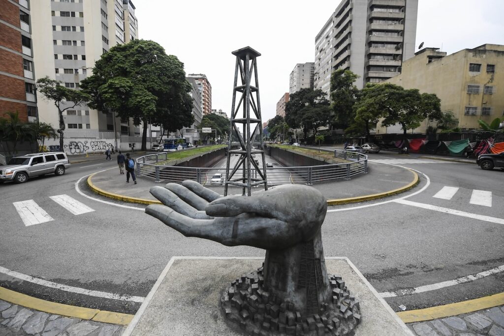 L'accordo sul petrolio venezuelano di Trump solleva dubbi e contraddizioni significative