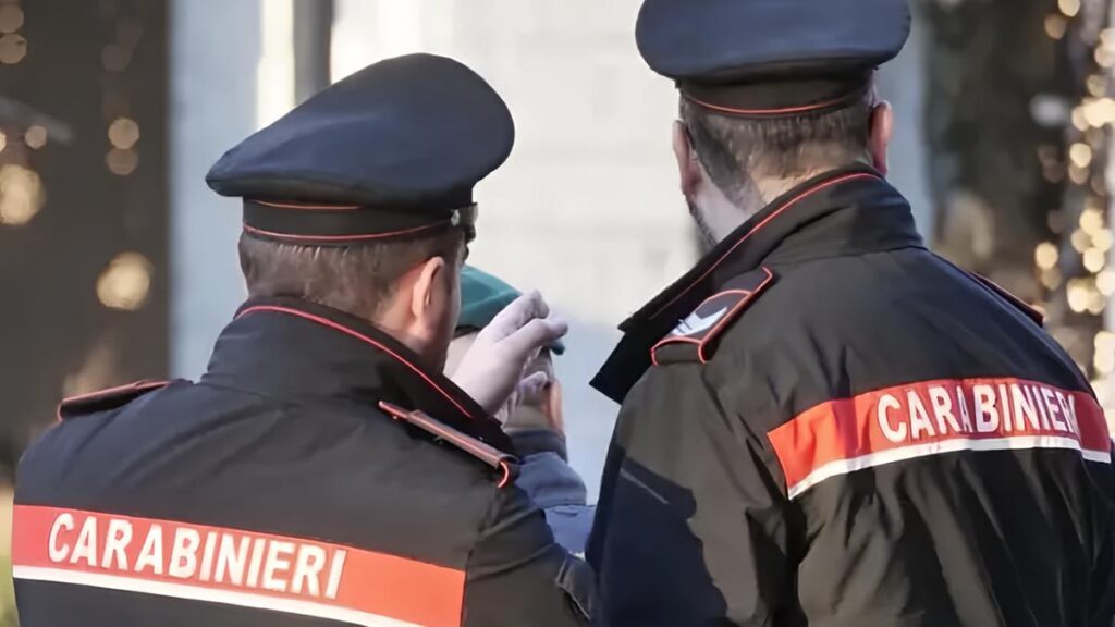 Lamezia Terme, studente 14enne pianifica attacco con coltello contro docente di italiano
