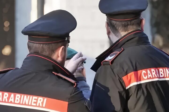 Lamezia Terme, studente 14enne pianifica attacco con coltello contro docente di italiano