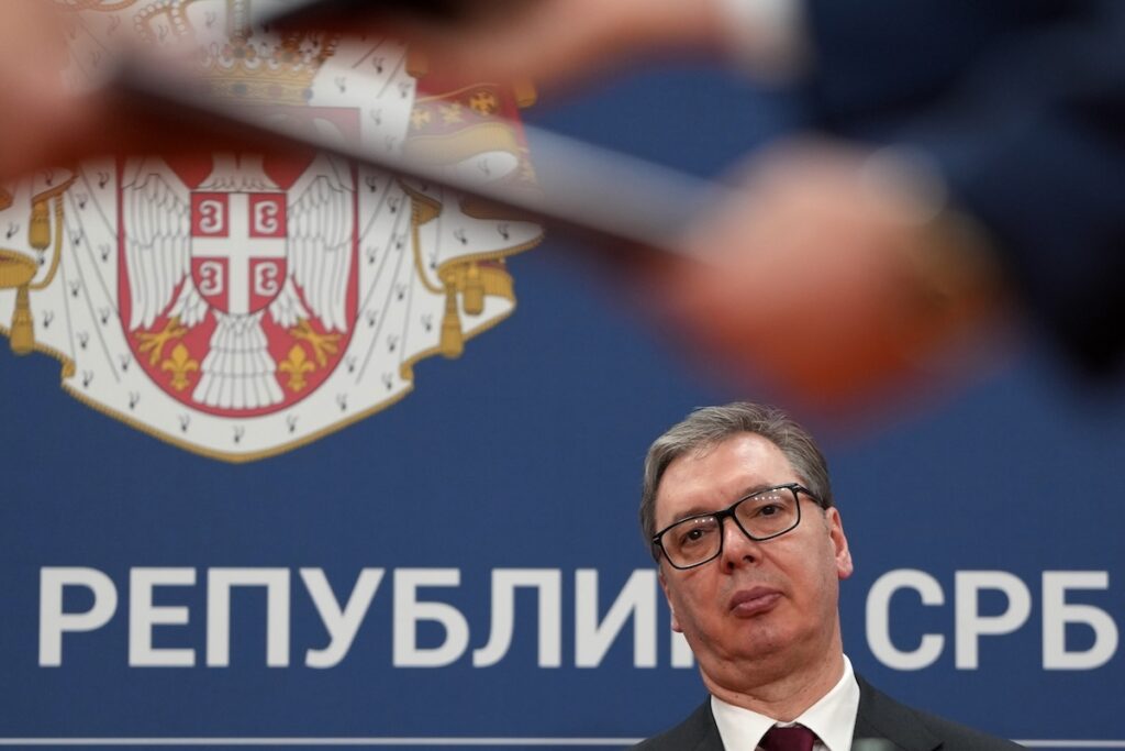 Le dimissioni di Vučić in Serbia: una strategia per ricandidarsi alle elezioni parlamentari del 25 ottobre