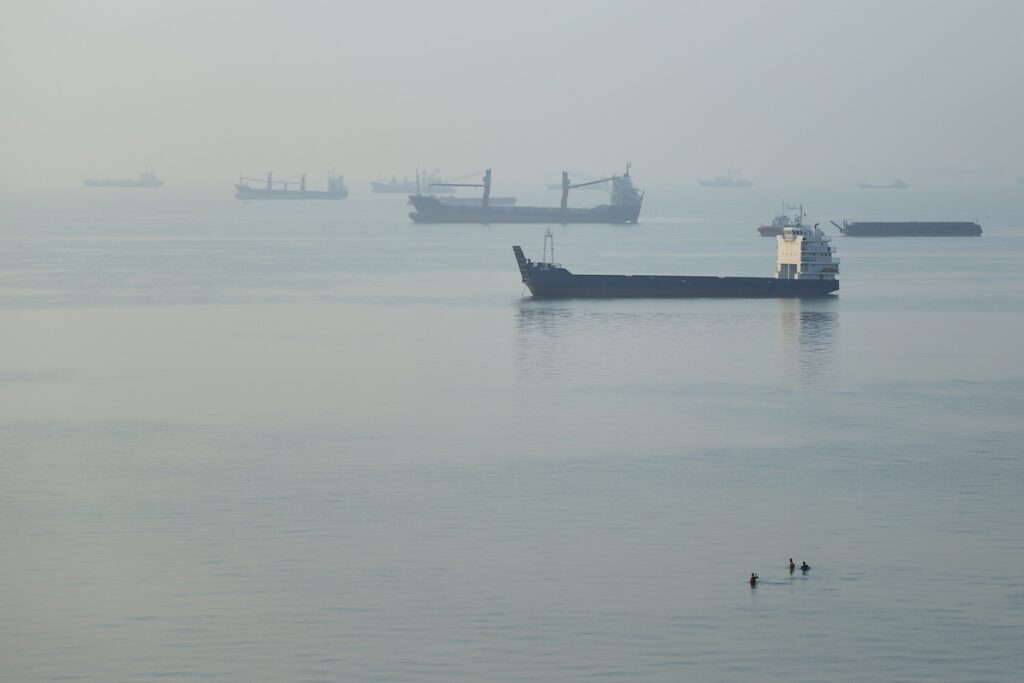 Le esportazioni di petrolio nello stretto di Hormuz raggiungono livelli quasi prebellici