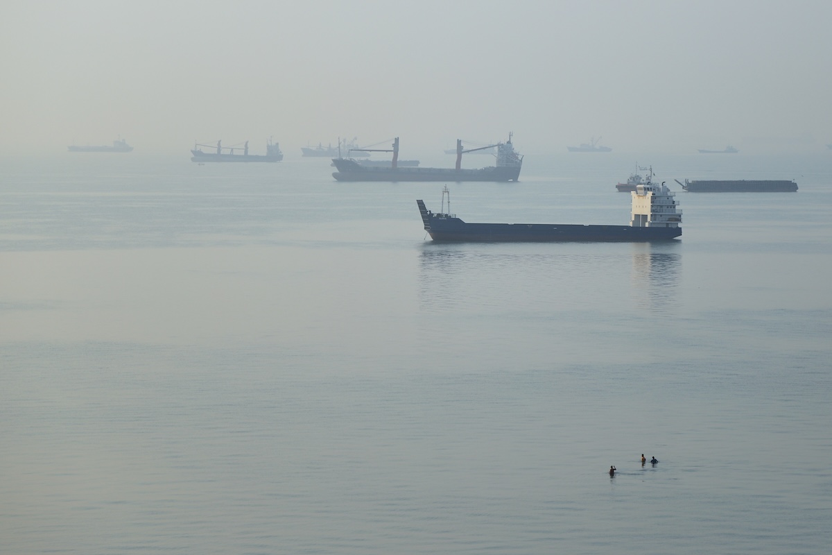 Le esportazioni di petrolio nello stretto di Hormuz raggiungono livelli quasi prebellici