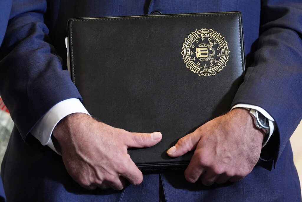 L'FBI conferma furto di dati sensibili di tutti i suoi dipendenti dopo attacco hacker