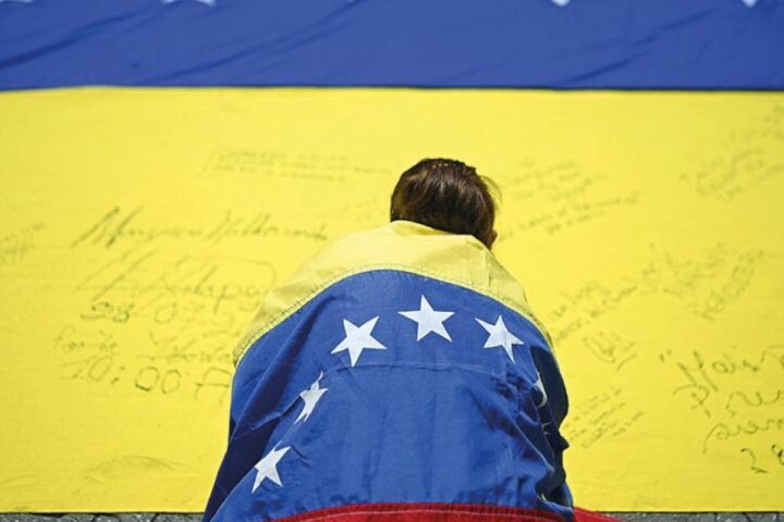 Lorent Saleh, oppositore di Maduro, denuncia la detenzione senza processo in Venezuela