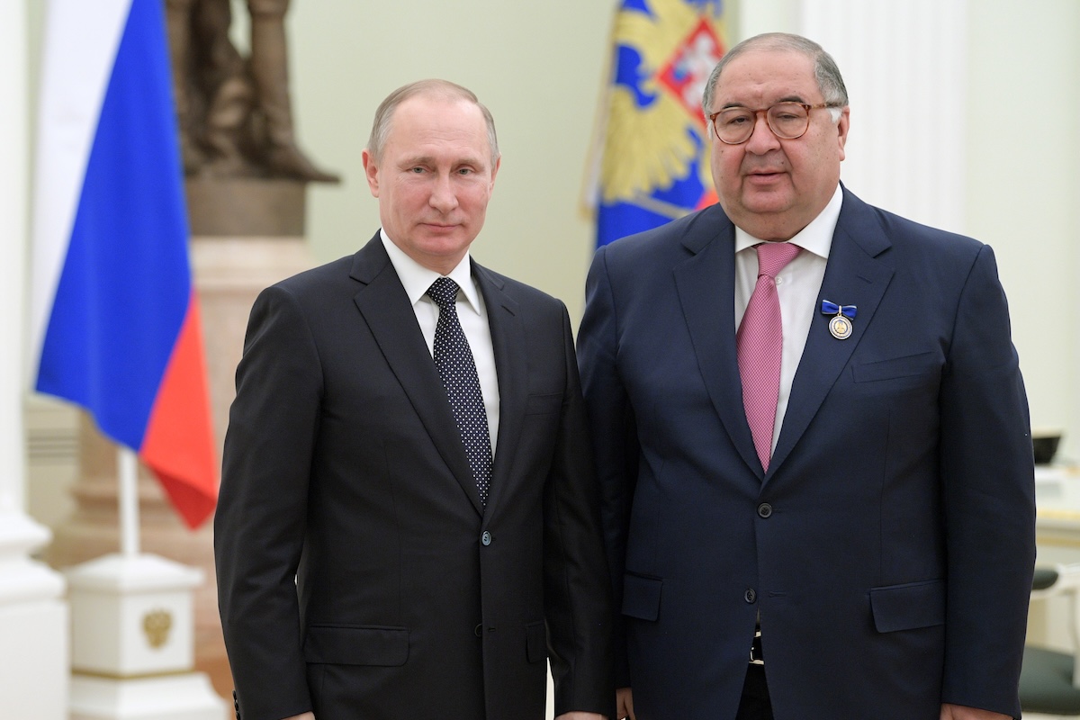L'Unione Europea rimuove le sanzioni contro Usmanov e Fridman, sostenitori di Putin