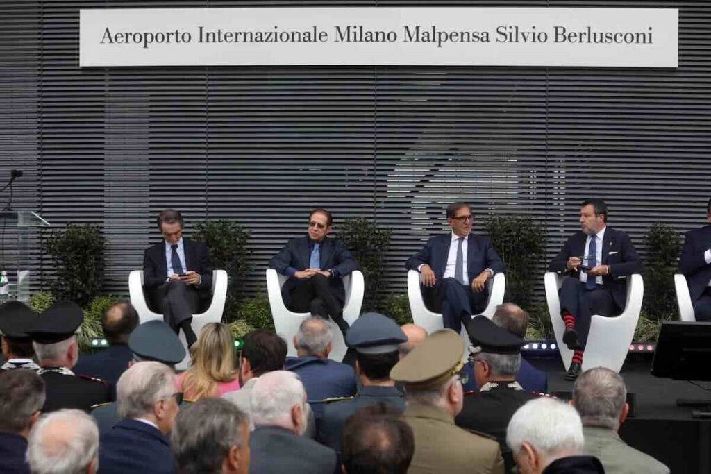 Malpensa intitolato a Silvio Berlusconi: assente il sindaco di Milano, scelta controversa non condivisa