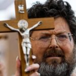 Mario Adinolfi arrestato dopo violazione del divieto di usare i social media