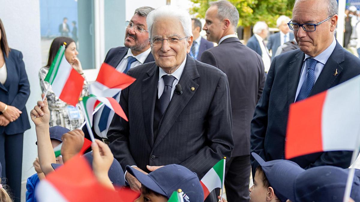 Mattarella ad Amatrice: "La scuola deve essere inclusiva e abbattere le barriere"