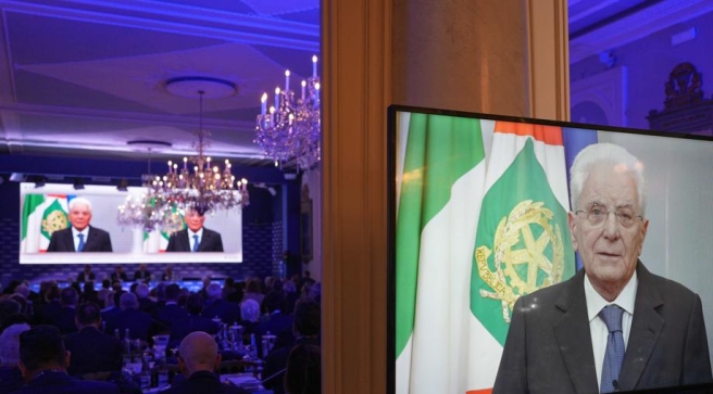 Mattarella apre Forum Ambrosetti 2026: pressioni sull'ordine multilaterale e ruolo dell'Ue