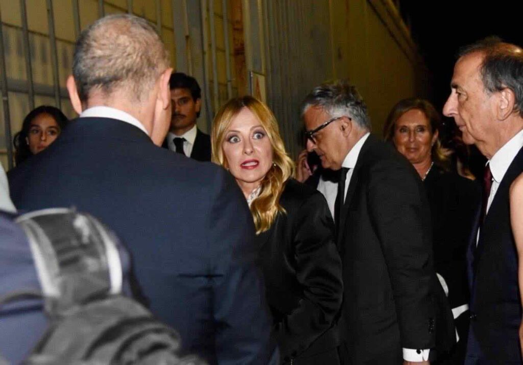 Meloni alla Fashion Week di Milano, Renzi critica la scelta di disertare l'Onu