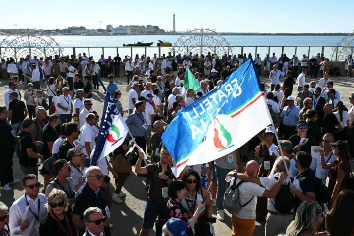 Meloni celebra a Bari il governo più longevo della storia con 10 mila sostenitori