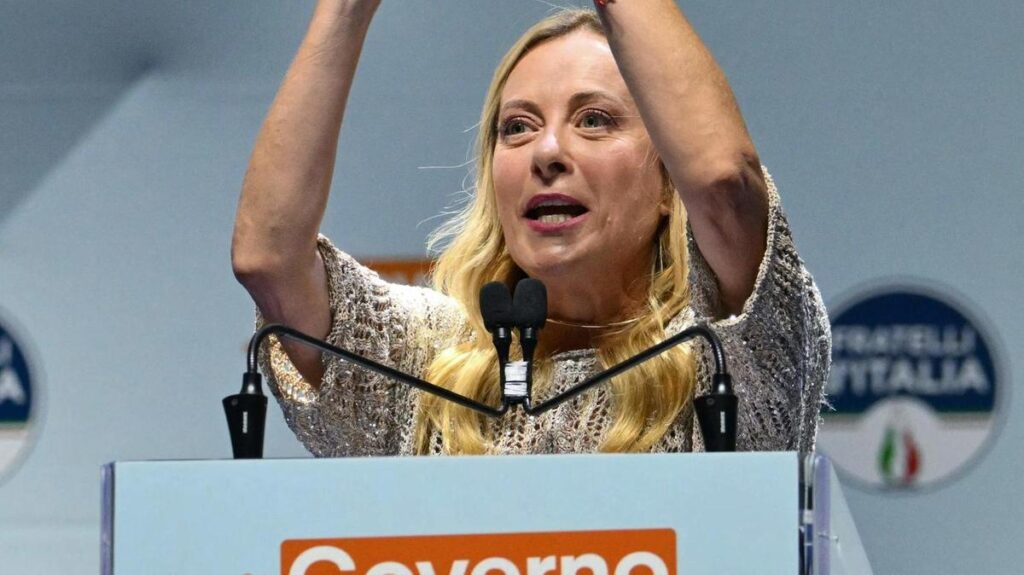 Meloni celebra i successi del governo a Bari con un discorso energico
