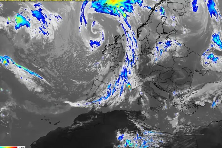 Mezza Europa colpita da tempeste, l'Italia resta con clima estivo fino al 5 ottobre