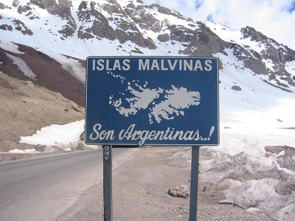 Milei riapre la questione delle Falkland: «Il Regno Unito è in declino, prevarremo»