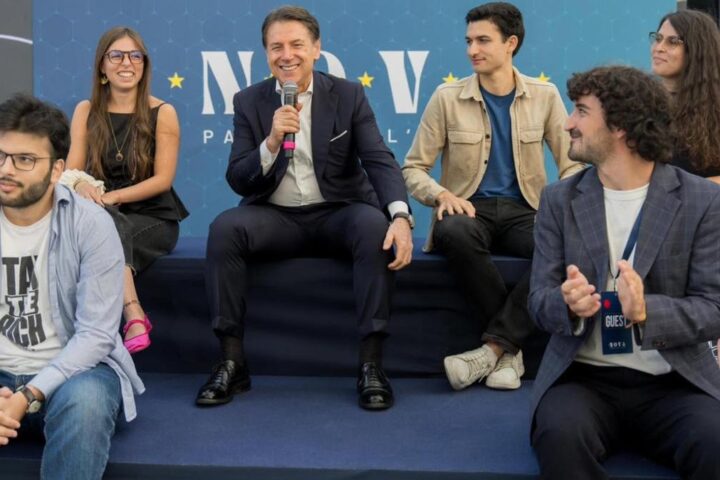 Movimento 5 Stelle: Conte annuncia no a riarmo e aiuti a Kiev, sostiene la necessità di un cambiamento dell'approccio europeo alla guerra in Ucraina