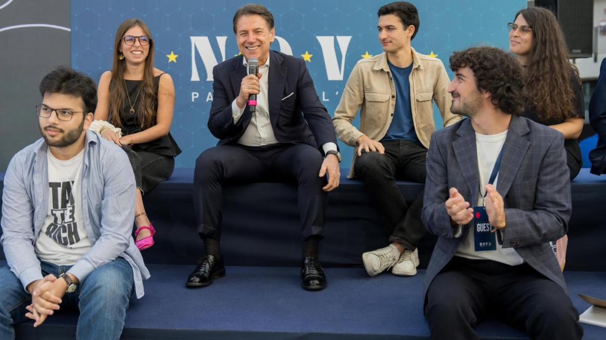 Movimento 5 Stelle: Conte annuncia no a riarmo e aiuti a Kiev, sostiene la necessità di un cambiamento dell'approccio europeo alla guerra in Ucraina