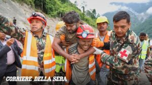 Nepal, due operai salvati dopo nove giorni intrappolati in un tunnel alluvionato