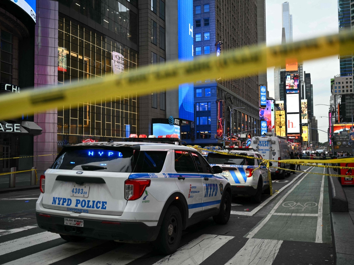 New York, a Times Square donna accoltella due persone e viene uccisa dalla polizia