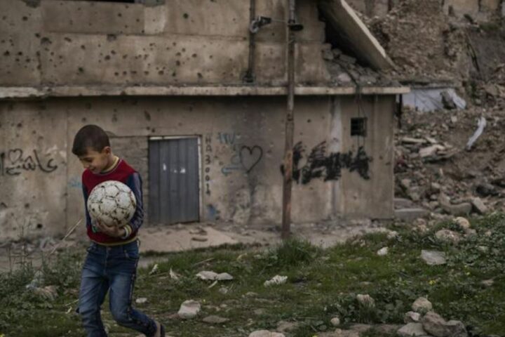 Oltre 35 mila bambini uccisi o mutilati da armi esplosive tra il 2021 e il 2025, denuncia Unicef