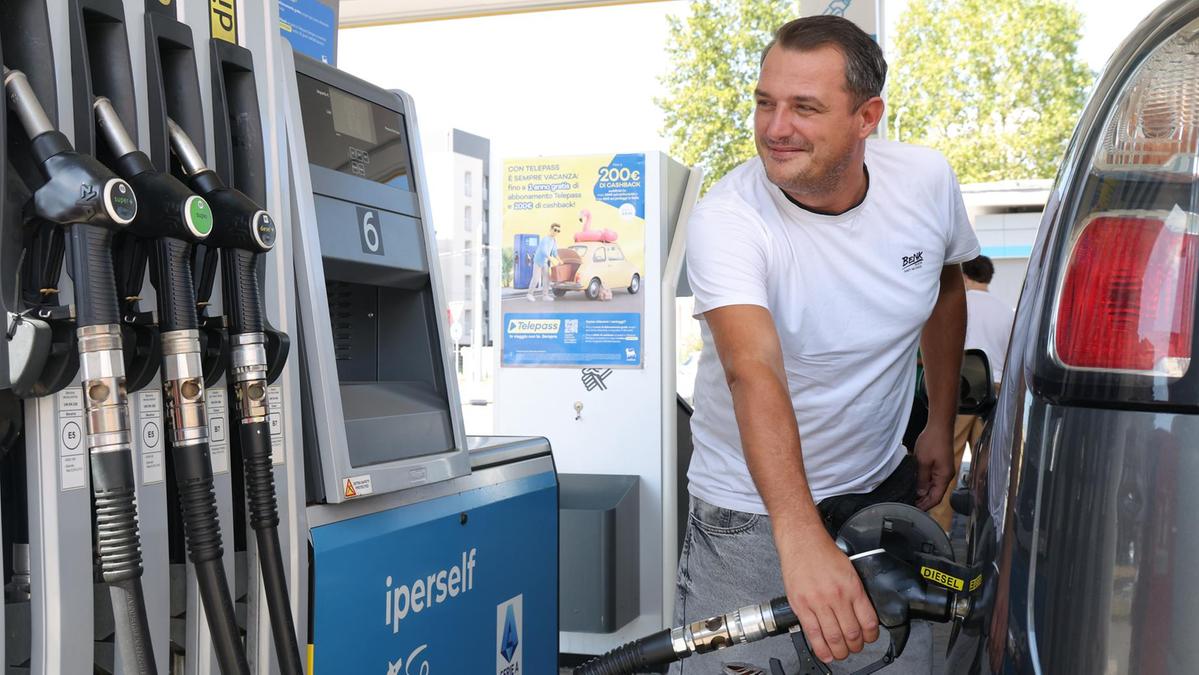Oro nero in aumento: petrolio a 107 dollari, gas a 82 euro e crisi energetica in Italia