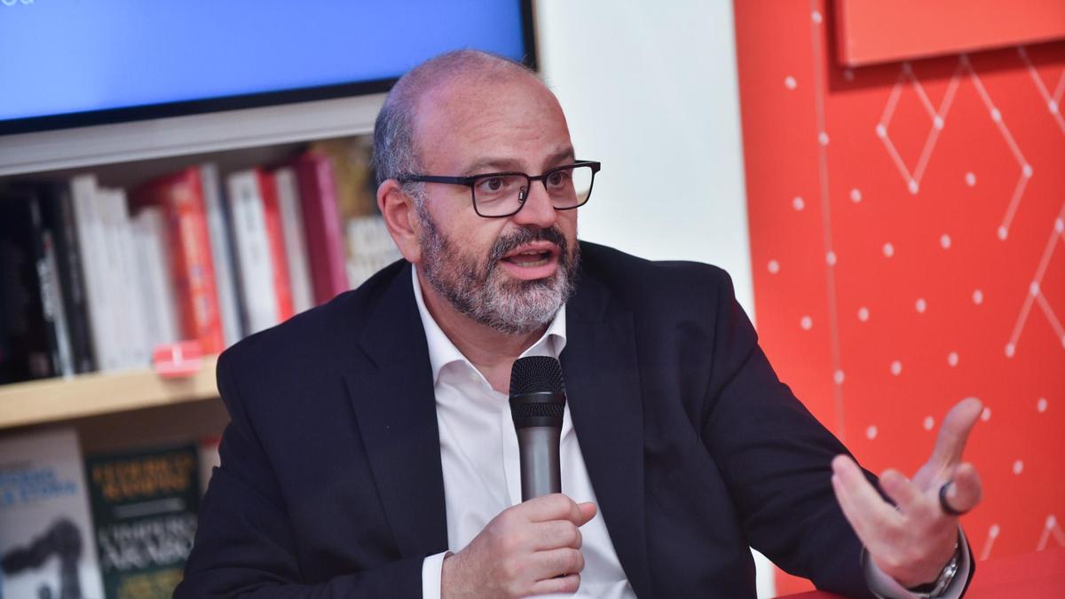 Padre Benanti: "Le big tech più potenti degli stati e la libertà digitale a rischio"