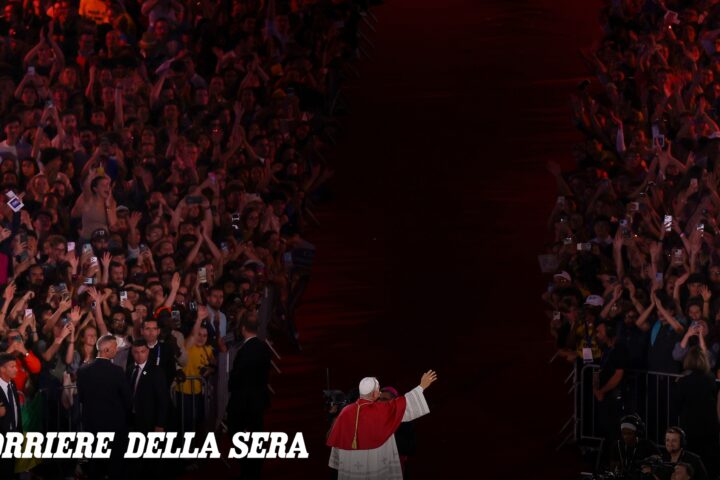 Papa Leone XIV celebra la messa a Parigi, assente Macron ma presente Brigitte