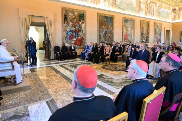 Papa Leone XIV ripristina gli stipendi dei cardinali abbattuti da Francesco