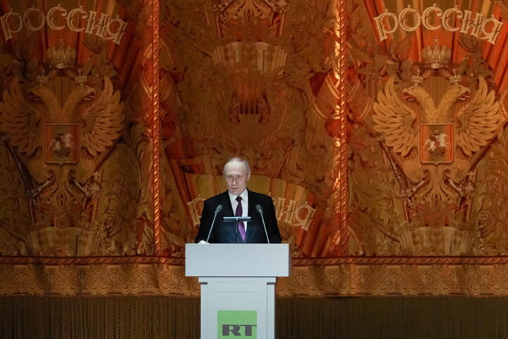 Presentazione di un manuale contro la disinformazione in vista delle elezioni italiane a Bologna