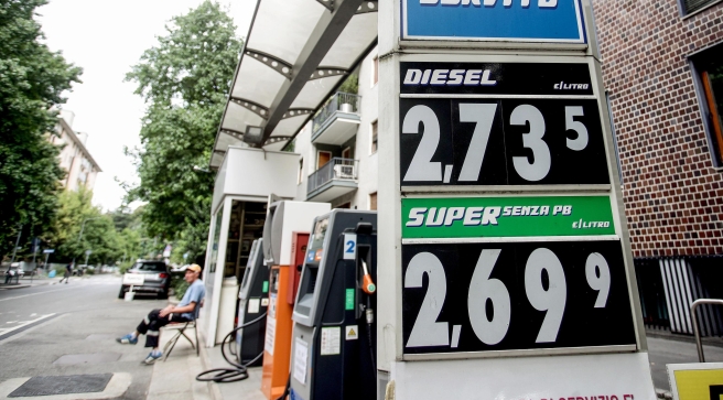 Proroga del taglio accise sul diesel al 10 settembre, misure per redditi bassi in arrivo