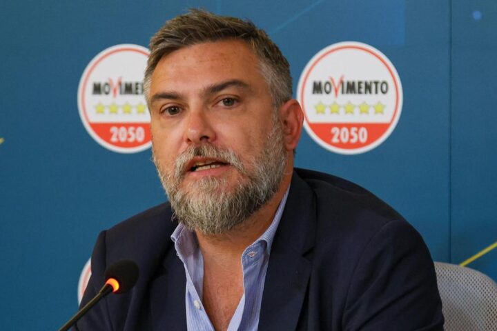 Ricciardi (M5s): "Gazebo e voto online per ampliare la base del movimento"