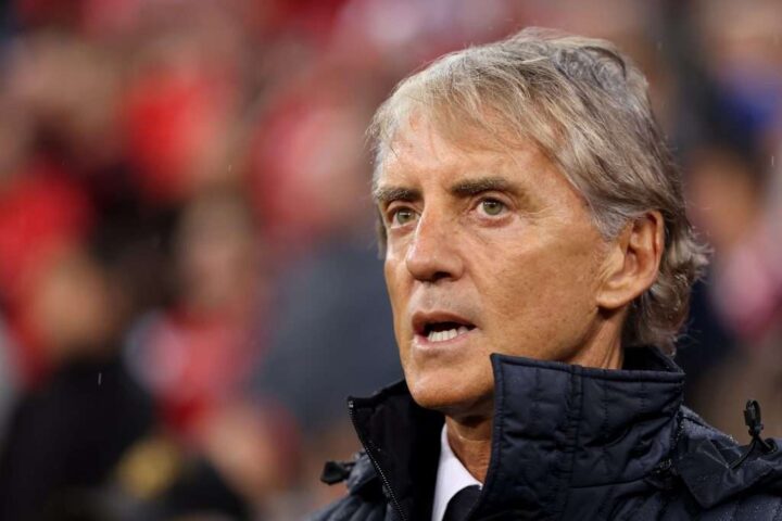 Roberto Mancini si dissocia da Manchester City dopo le accuse di violazioni finanziarie