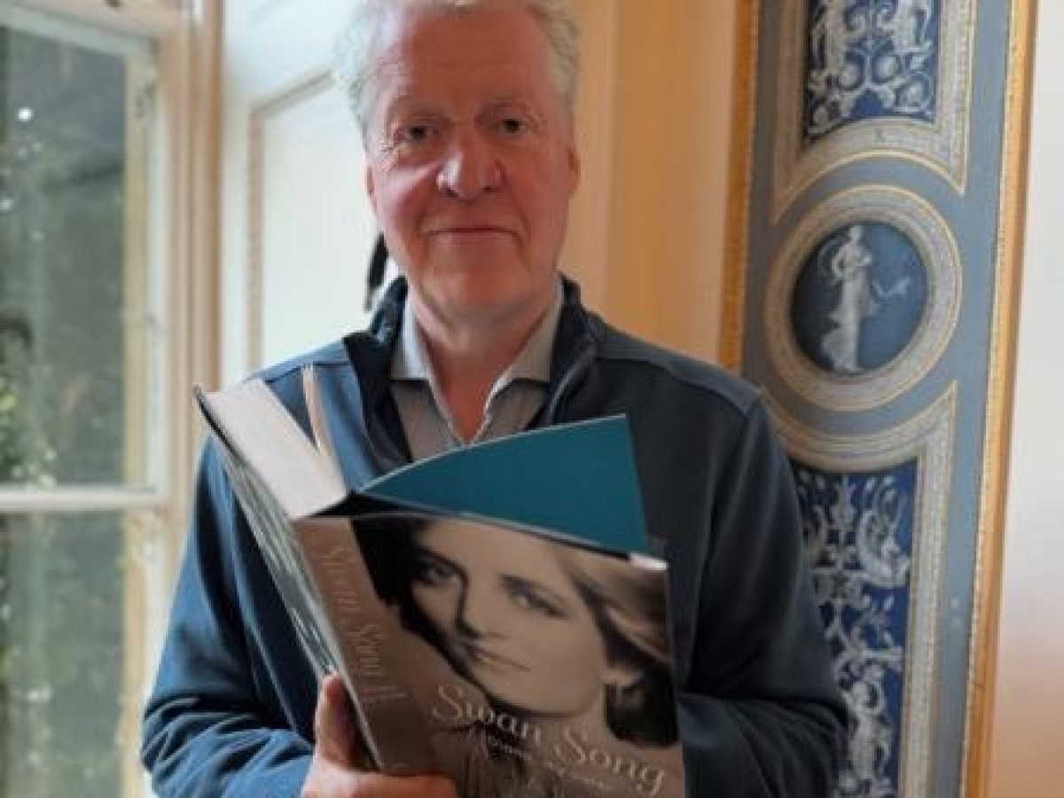 Rubate quattro copie del memoir di Charles Spencer, fratello di Diana, in Olanda