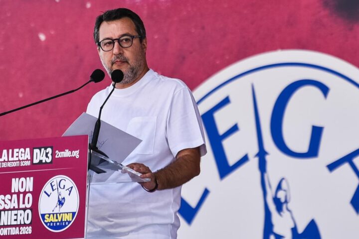 Salvini chiama a congresso straordinario per discutere il suo ruolo nella Lega a Pontida