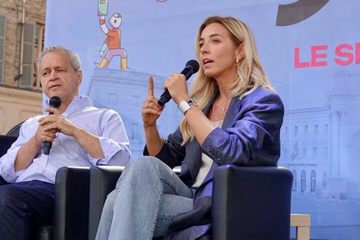 Silvia Salis al Festival di Open 2026: «Meloni non ha cambiato l'Italia, le primarie sono un tempo perso»