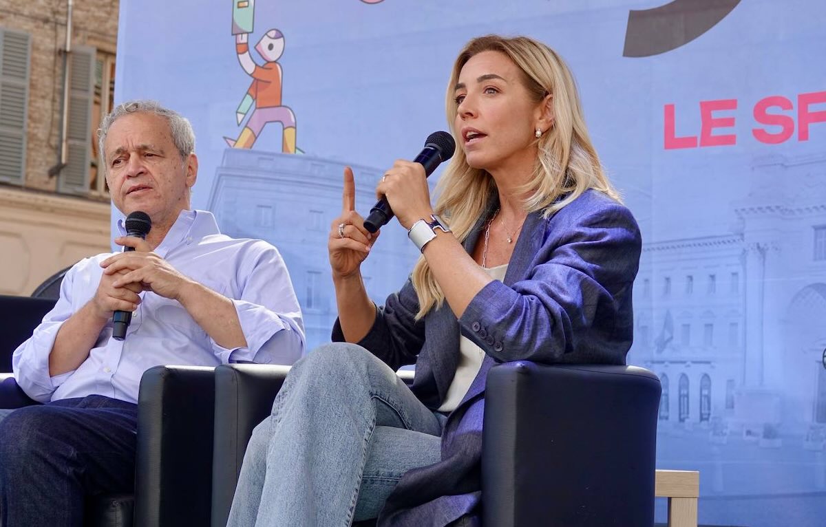 Silvia Salis al Festival di Open 2026: «Meloni non ha cambiato l'Italia, le primarie sono un tempo perso»