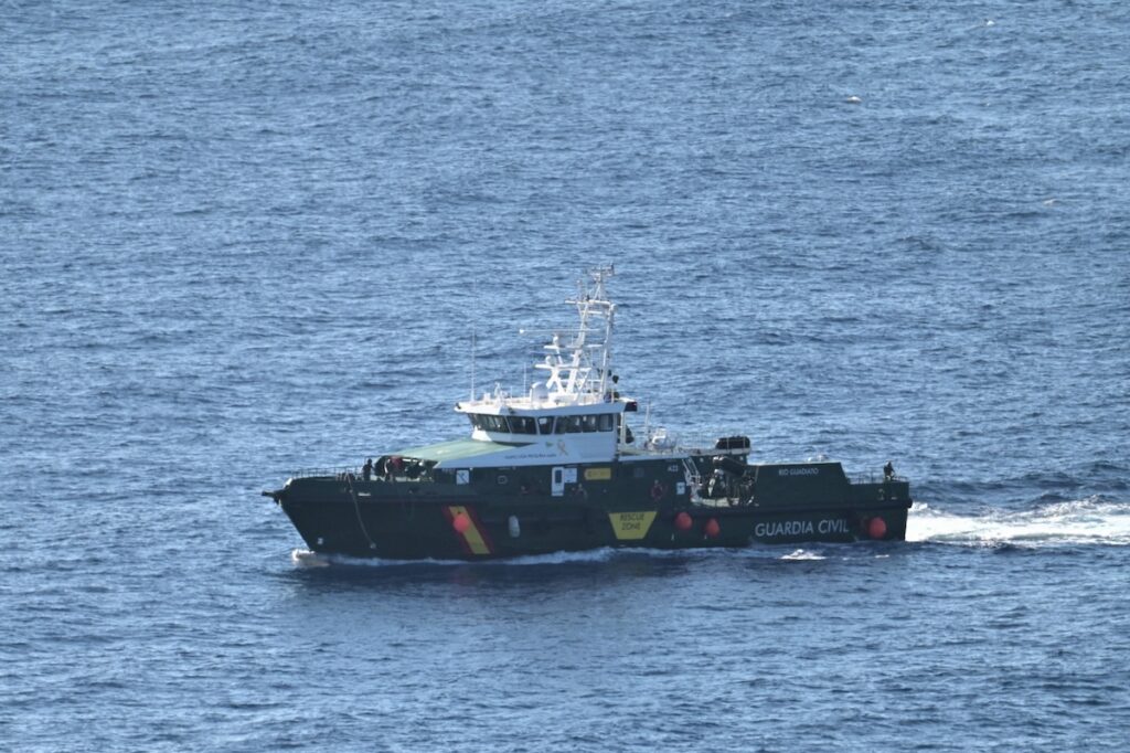Soccorso al largo delle Canarie, trovati oltre 80 migranti morti su barca in mare da 27 giorni