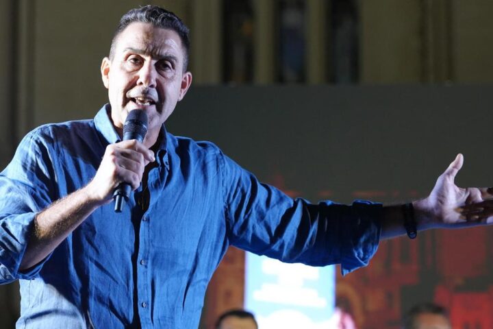 Sondaggio politico: Fratelli d'Italia stabile al 26,5%, il PD scende al 21,1%