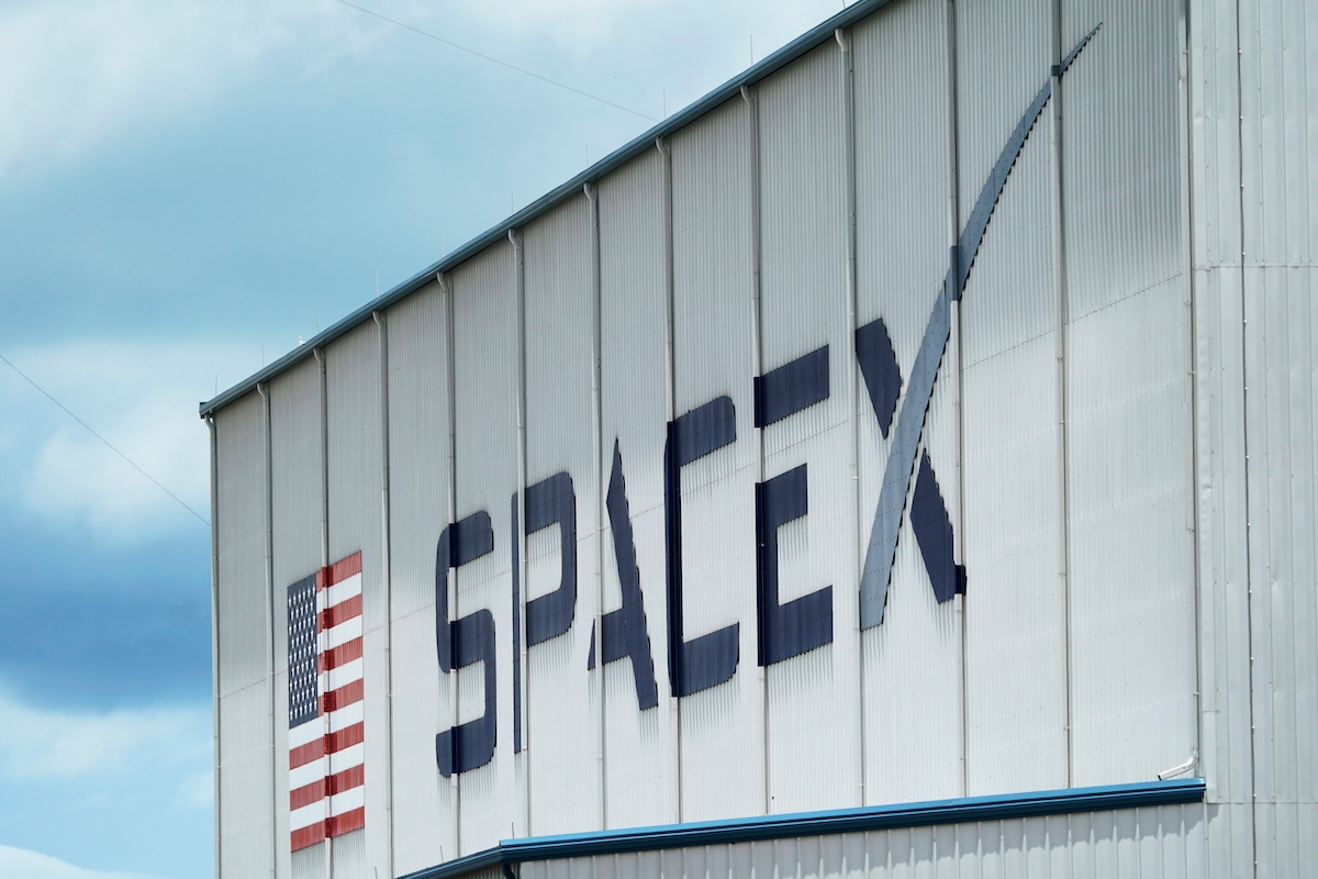 SpaceX e Blue Origin annullano la partecipazione al Summit spaziale di Parigi per pressione dell'amministrazione Trump
