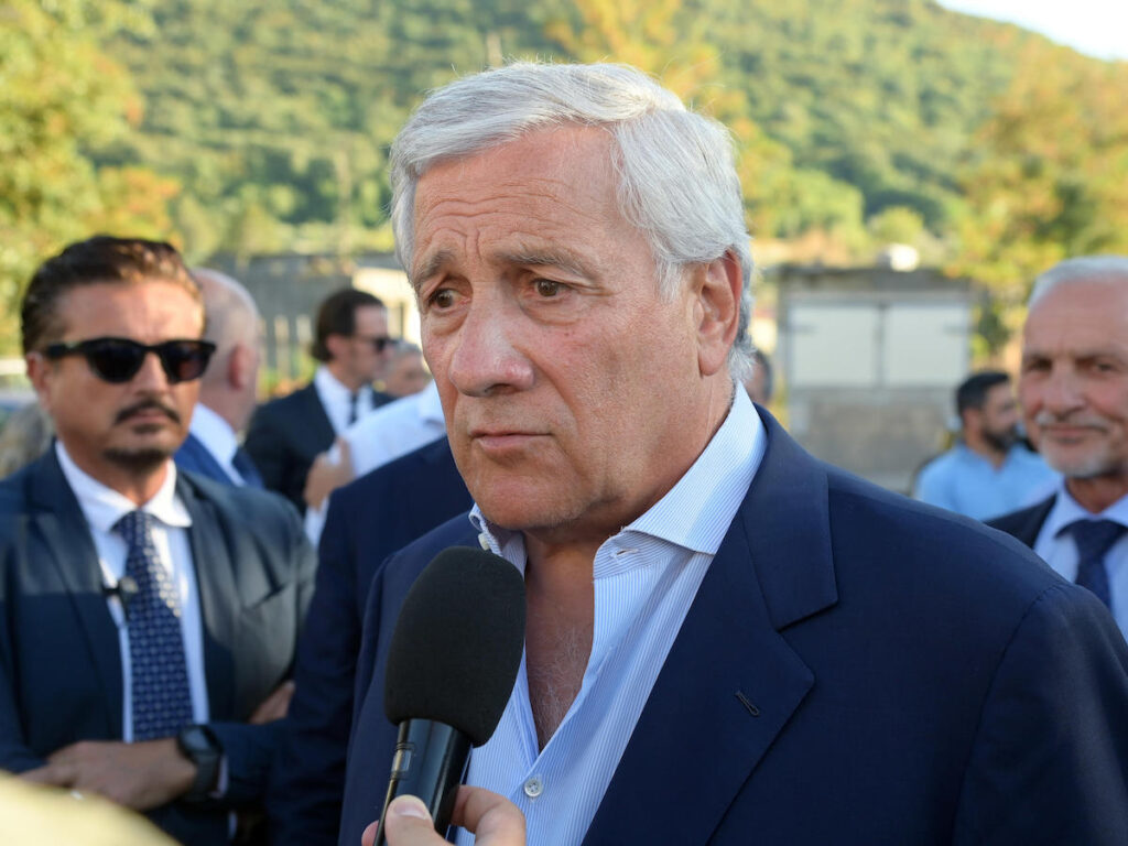 Tajani: l'Italia mantiene lo stop su Schengen per il pericolo jihadista e l'emergenza a Ceuta