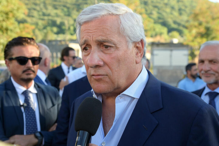 Tajani: l'Italia mantiene lo stop su Schengen per il pericolo jihadista e l'emergenza a Ceuta
