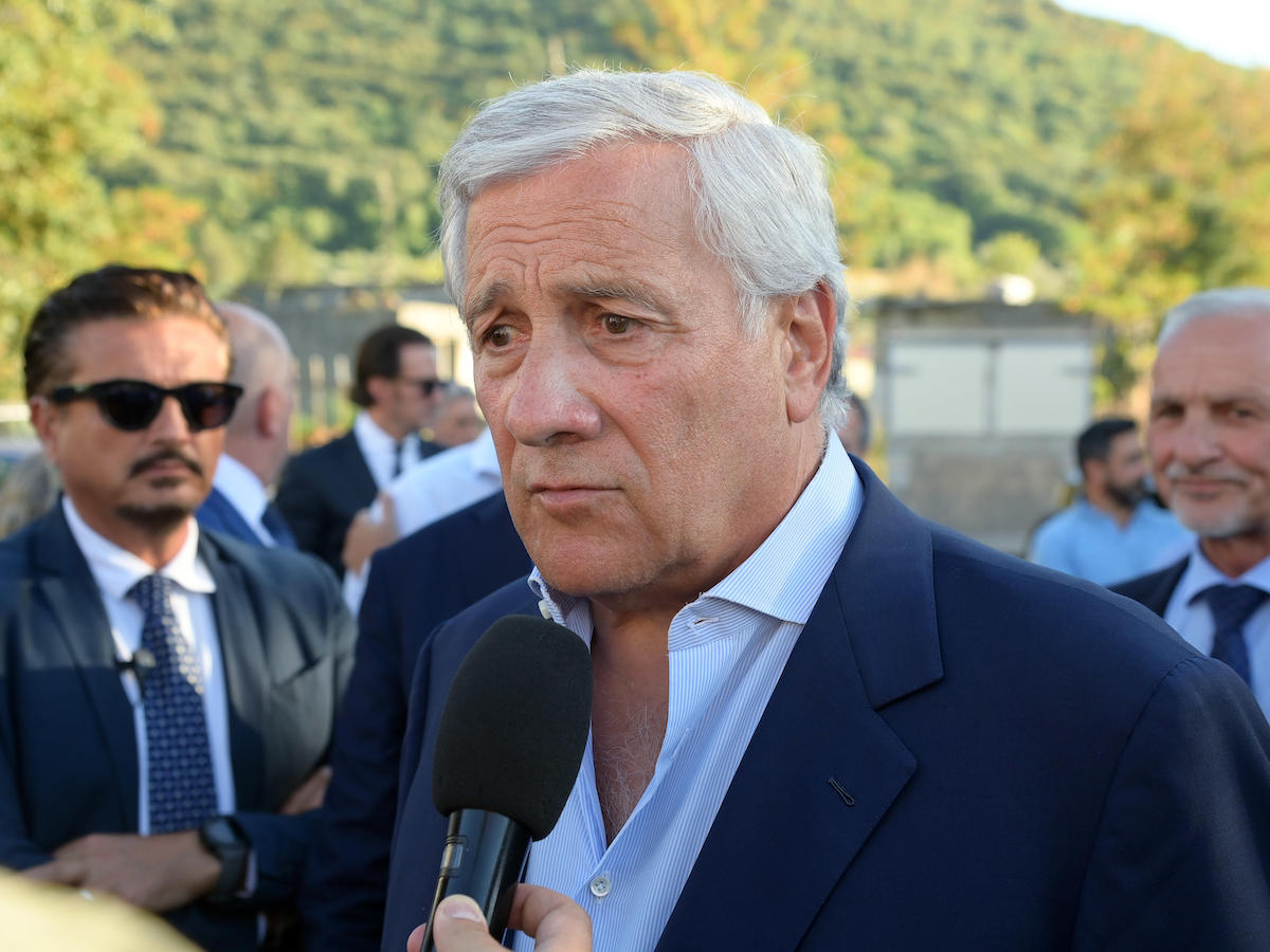 Tajani: l'Italia mantiene lo stop su Schengen per il pericolo jihadista e l'emergenza a Ceuta