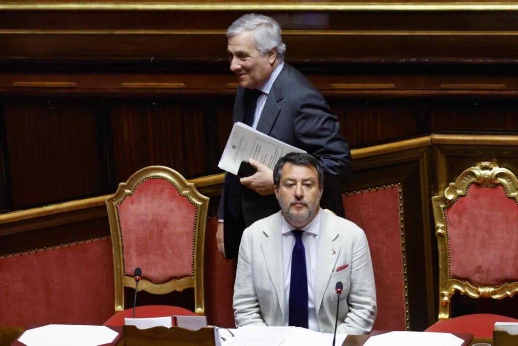Tajani rivendica il price cap di Eni come vittoria di Forza Italia, ma Salvini avverte: ora tocca alle banche