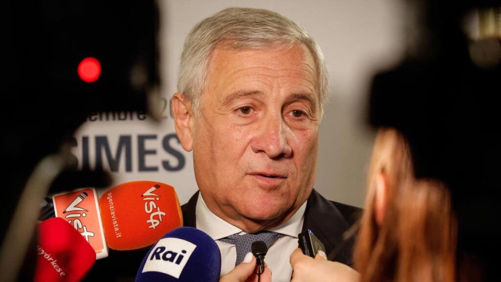 Tajani si scusa dopo le dichiarazioni sulle gonne: "Mai inteso offendere le donne"
