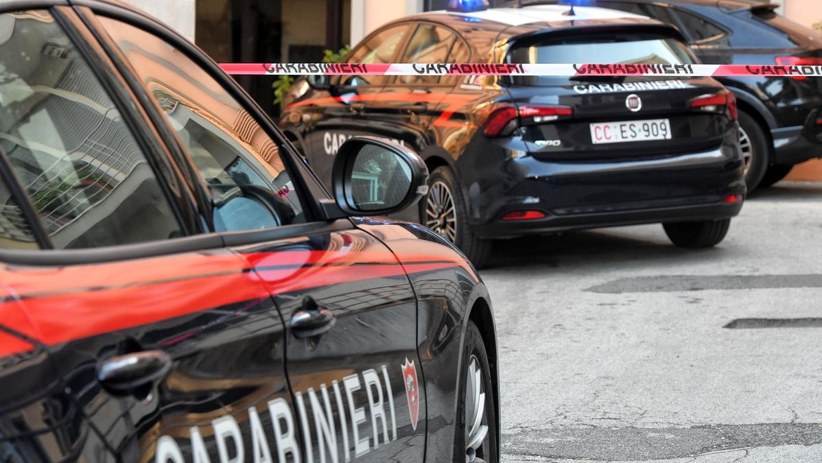 Tragedia a Finale Ligure: padre spara a moglie e figlio, poi si toglie la vita
