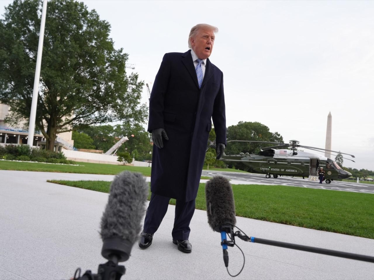 Trump accoglie Xi Jinping indossando cappotto e guanti nonostante i 19 gradi